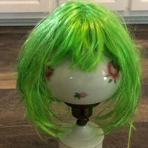 🍀 women Green short hair wig🍀 great for Halloween